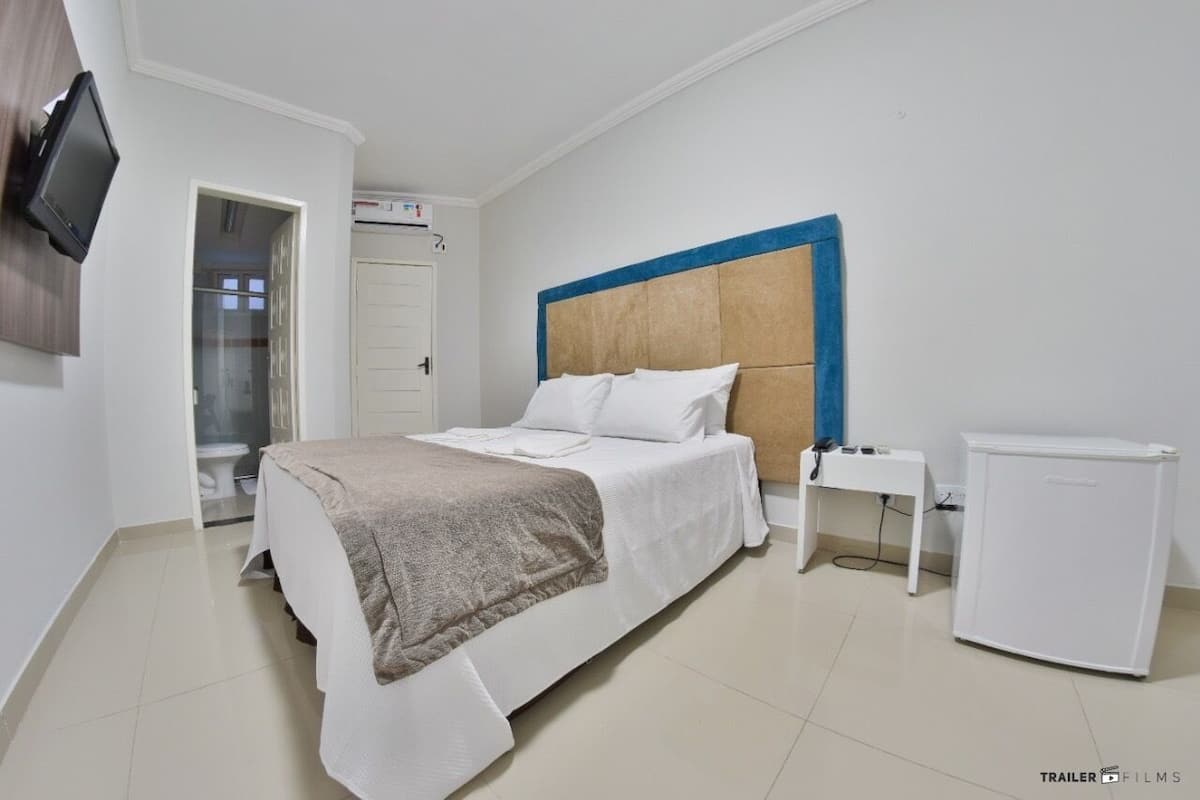 Desk, laptop workspace, WiFi (free), bed sheets