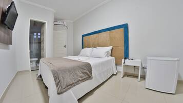1 bedroom, desk, laptop workspace, free WiFi