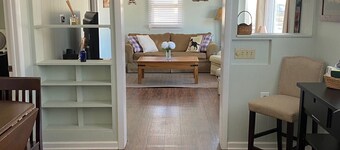 Cozy, Clean, In-Town, Cottage - Walk to town. Dogs Welcome!