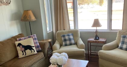 Cozy, Clean, In-Town, Cottage - Walk to town. Dogs Welcome!