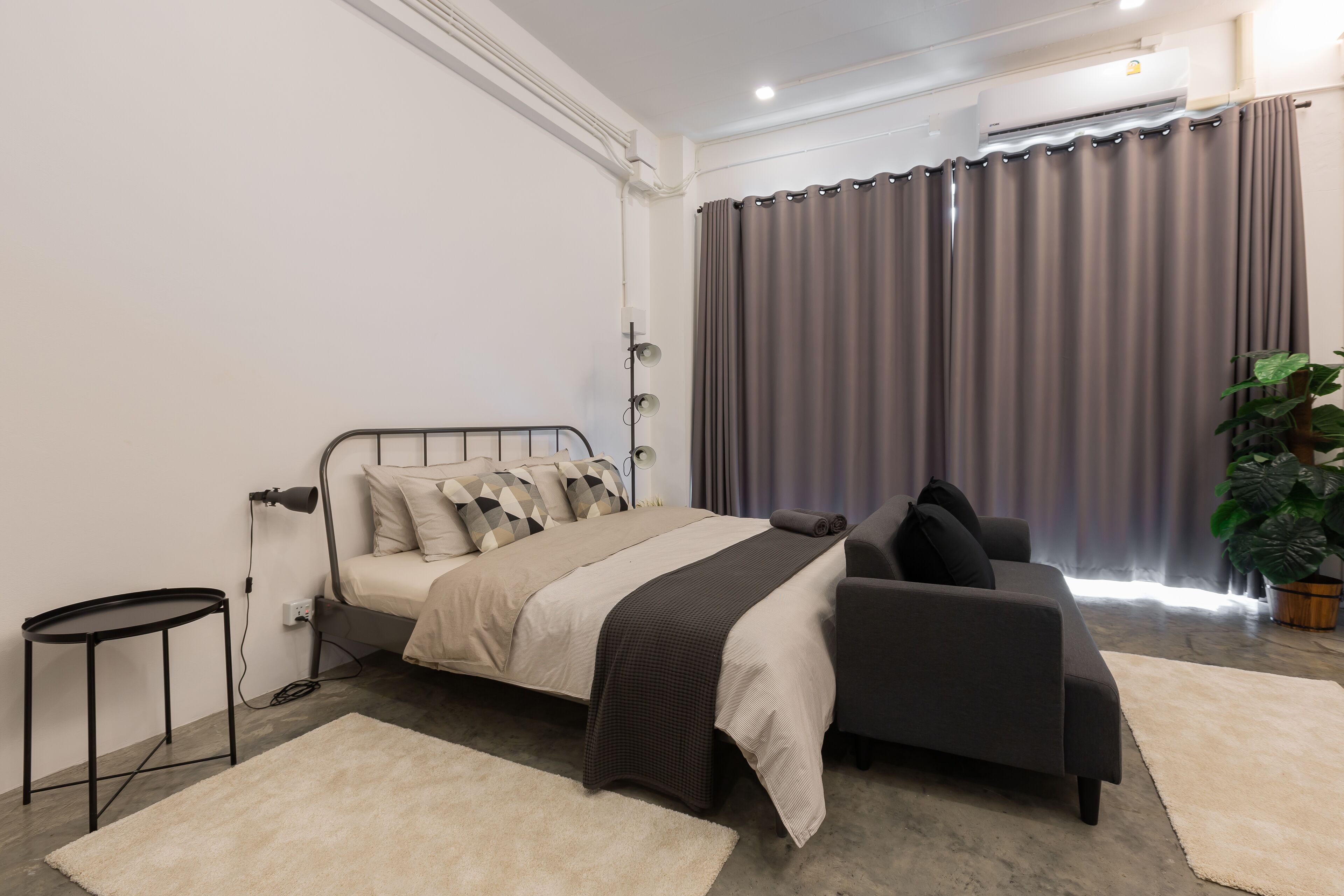 Quadruple Room | Free minibar, desk, blackout drapes, free WiFi