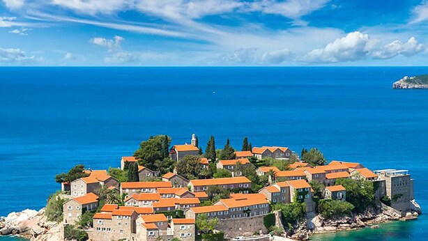 A coastal town with stone buildings and red roofs, surrounded by the sea. - 3: Peace and quiet, between the sea and the mountains, in the countryside (Golubovci)
