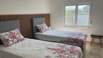 4 bedrooms, iron/ironing board, travel cot, free WiFi