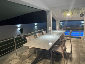 Outdoor dining