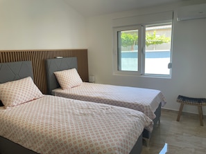 4 bedrooms, iron/ironing board, travel crib, free WiFi