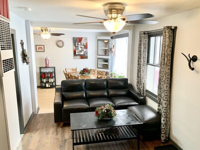 Cute & Comfortable!Walk to Hot Springs State Park & Big Horn River.Boat Parking!