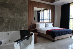 Minibar, in-room safe, blackout curtains, iron/ironing board - Hollywood De Luxe Hotel (Krasnodar)