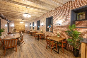 Tägliches inbegriffenes Frühstücksbuffet