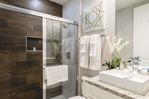 Combined shower/tub, hair dryer, towels, shampoo