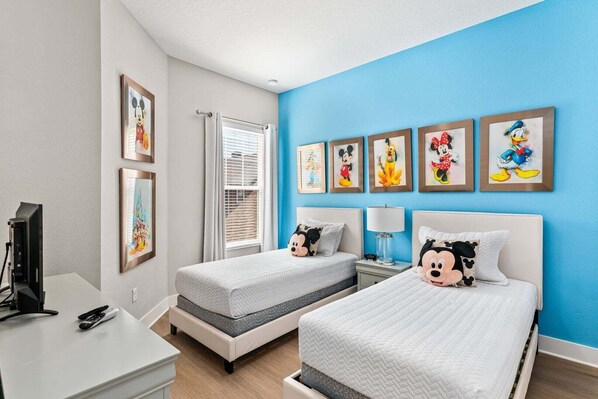4 bedrooms, iron/ironing board, WiFi, bed sheets