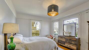 3 bedrooms, desk, iron/ironing board, travel crib