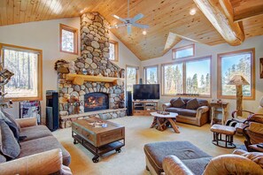 Fireplace - Free SkyCard Act -Lux Home, Close to Skiing, Outdoor Hot Tub -Boulder Lodge at P (Breckenridge)