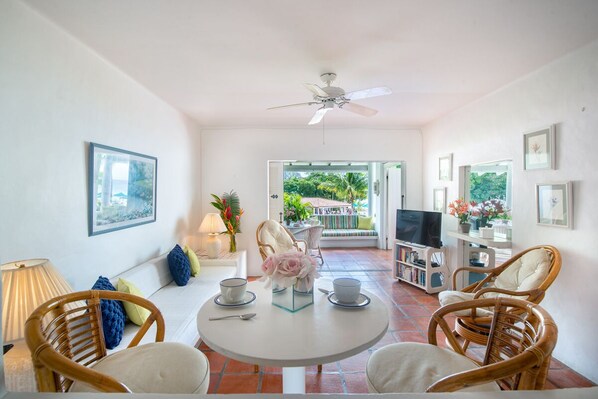 TV, DVD player - Serenity on the Beach - Glitter Bay Estate 202 (Porters)