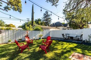 Outdoor dining - Vacations on Vine--Your Perfect Paso Robles Destination in Downtown! (Paso Robles)