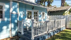 Terrace/patio - Victorian Charm + BBQ Yard | Paso Robles Wine Country | Vacations on Vine (Paso Robles)