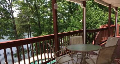 LAKE WEDOWEE WATER FRONT & PRIVATE POOL 3 or 4 NIGHT MINIMUM..