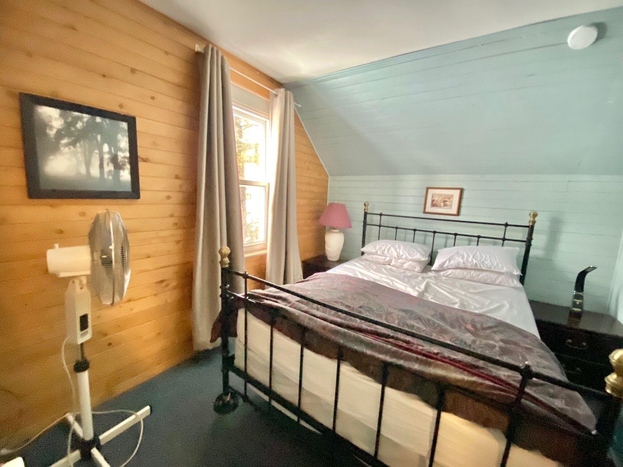 4 bedrooms, iron/ironing board, free WiFi