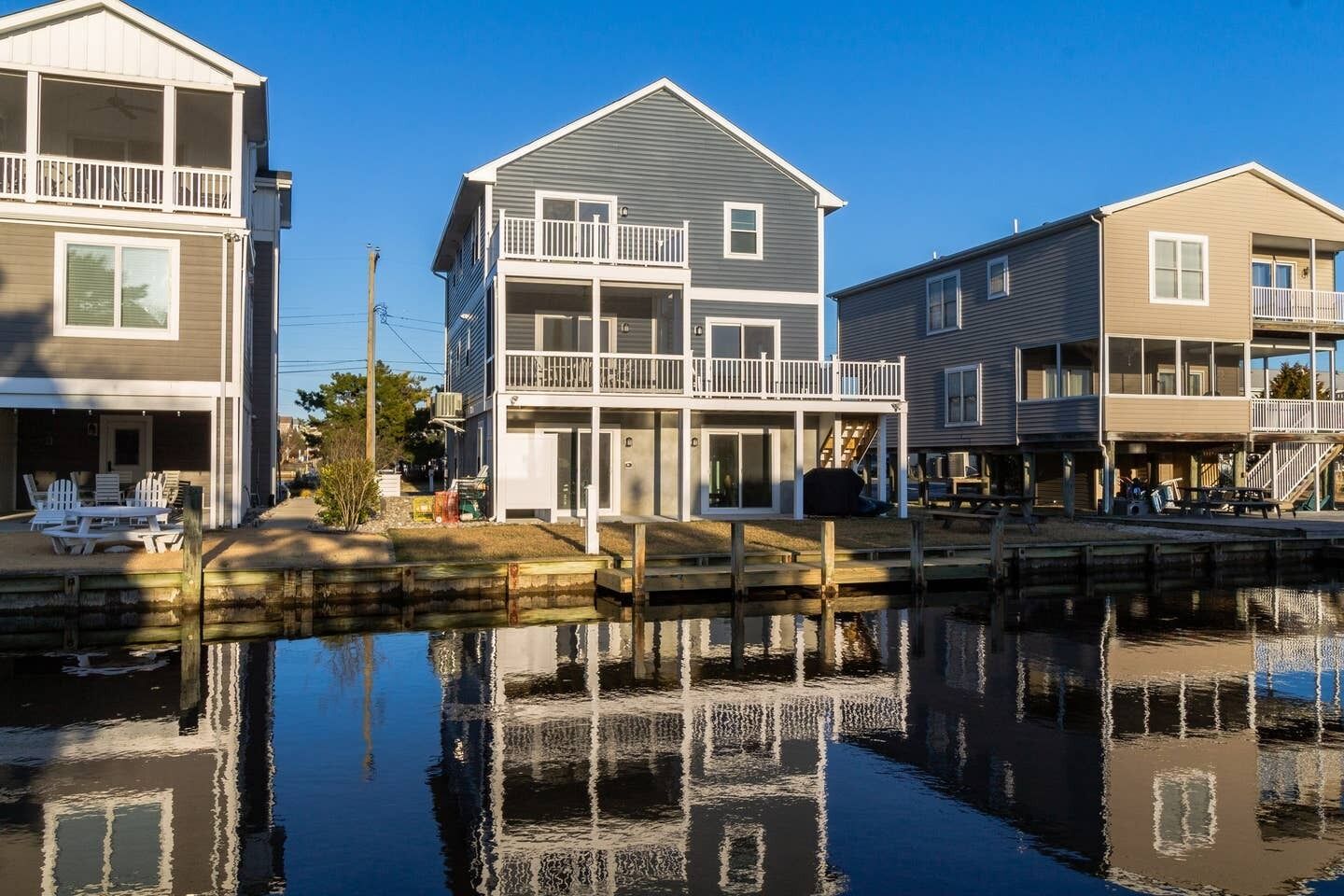 Spacious 6 BR/3 BA, Canal Home 2 Blocks From Beach