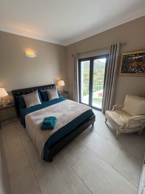 4 habitaciones, tabla de planchar con plancha y wifi gratis 
