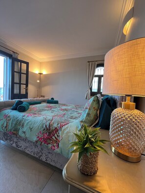 4 chambres, fer et planche à repasser, Wi-Fi gratuit, draps fournis