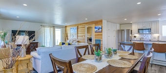 â
Modern Desert Retreat â
| Queen Bed, Netflix