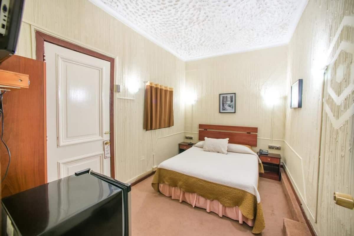 Soundproofing, free WiFi, bed sheets