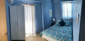 4 bedrooms, desk, iron/ironing board, travel cot