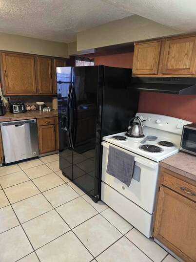 5 minute walk to Old Town Plaza, Great location for your, Family Sized home