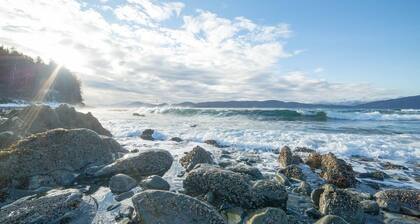 Juneau Hideaway- Glaciers-5 min to downtown-Hiking- Sleeps 9, Winter Specials!