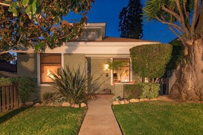 Exterior - Magnolia Cottage Cozy Home (Santa Barbara)