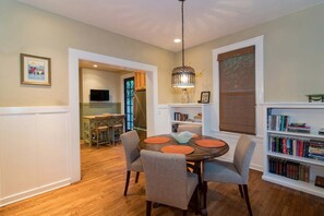 Dining - Magnolia Cottage Cozy Home (Santa Barbara)