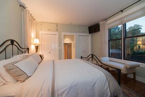 3 bedrooms, desk, iron/ironing board, free WiFi - Magnolia Cottage Cozy Home (Santa Barbara)
