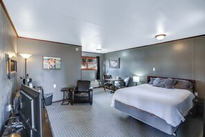Premium bedding, pillowtop beds, individually decorated - Cedar Village Motel (Spokane)