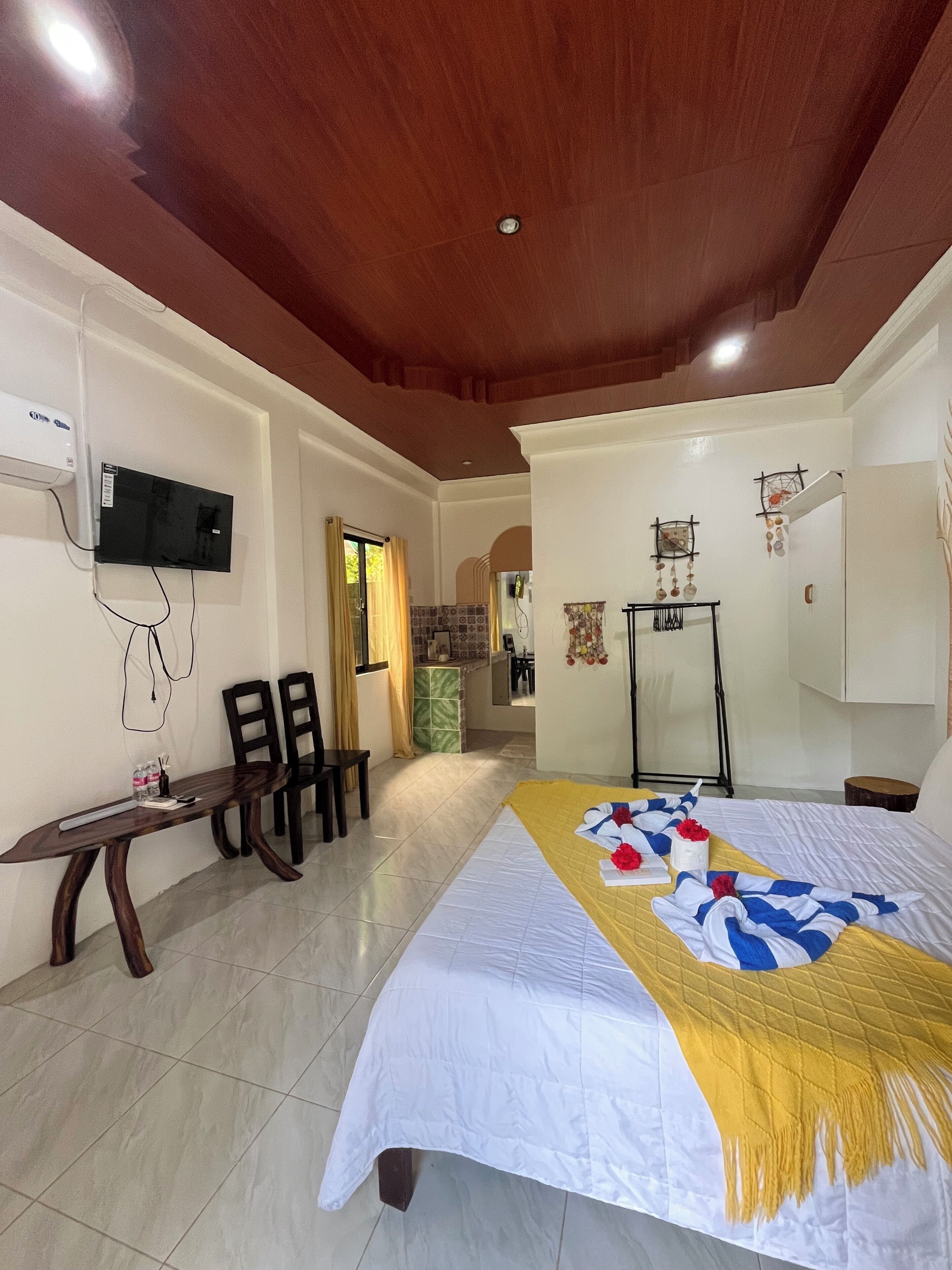 Desk, free WiFi, bed sheets