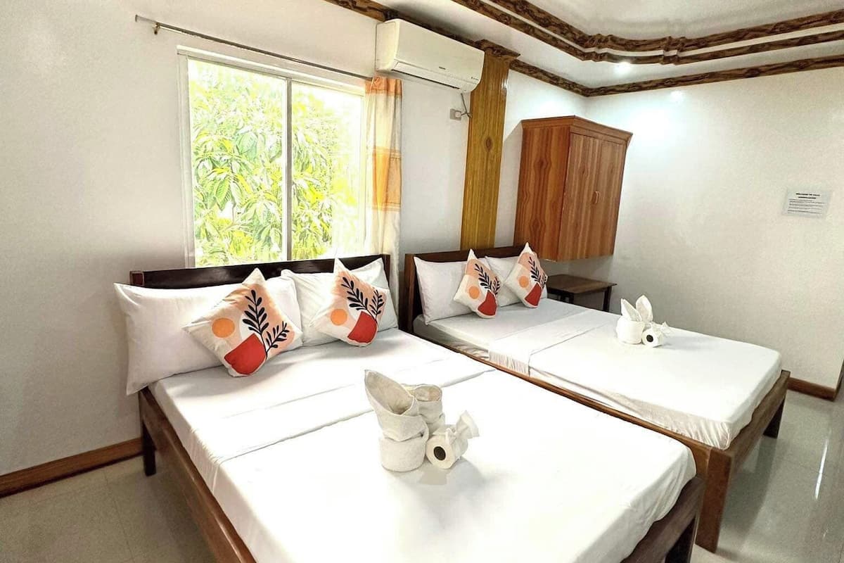 Family Room, 2 Queen Beds | Desk, free WiFi, bed sheets