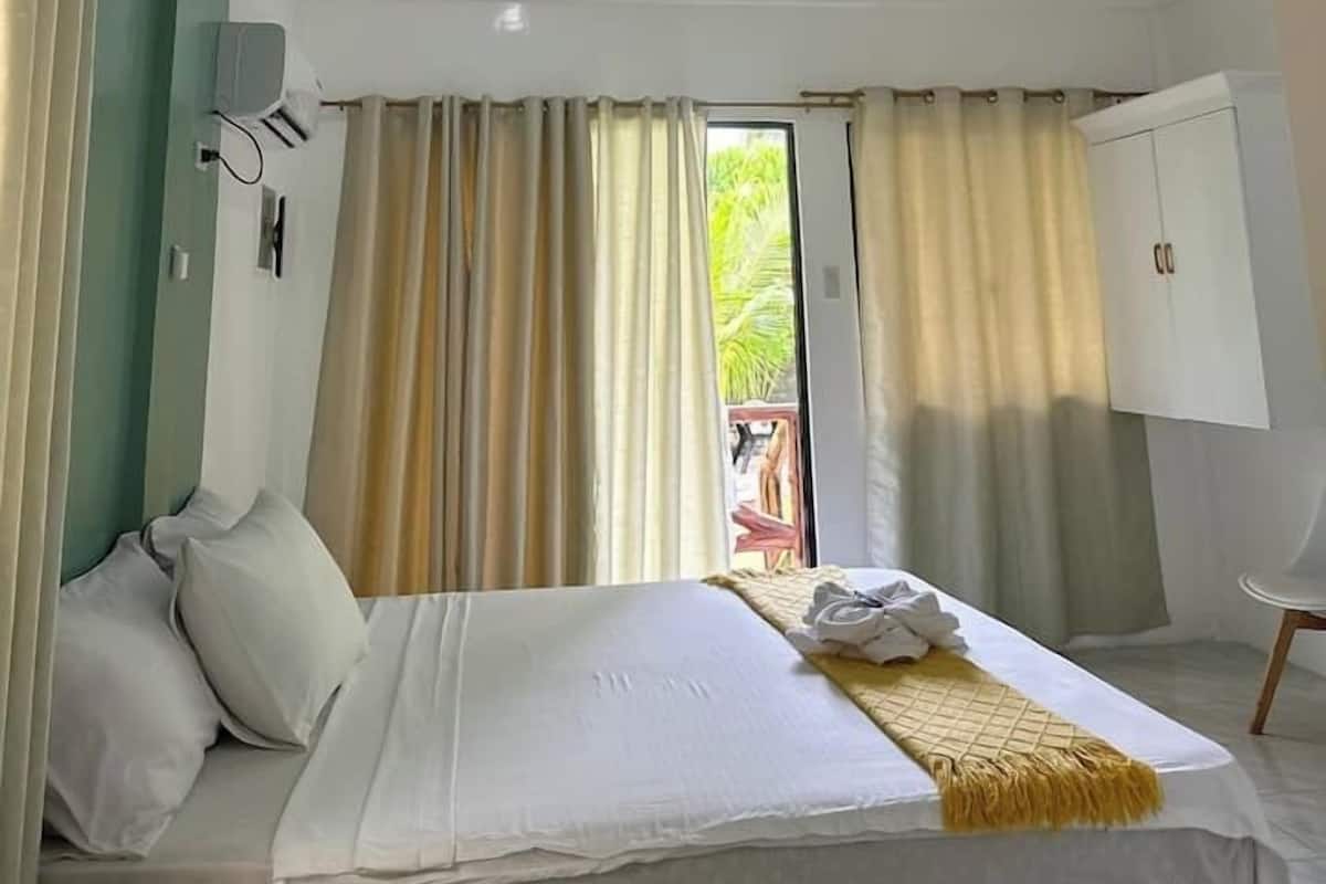 Queen Room with Balcony | Desk, free WiFi, bed sheets