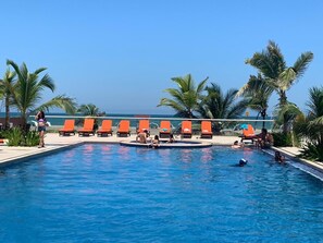 3 outdoor pools, open 8:00 AM to 8:00 PM, pool umbrellas, sun loungers - Cartagena Playa Morros 3 (Cartagena)