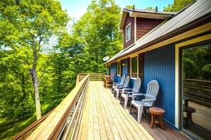 Property grounds - On 7 Acres, Sleeps 16, HUGE Gameroom, Hot Tub, Near Slopes (Banner Elk)