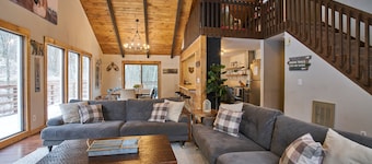 5 BR*On 7 Acres* HUGE Gameroom* Hot Tub* King Bed *10 mins to Sugar Mtn*
