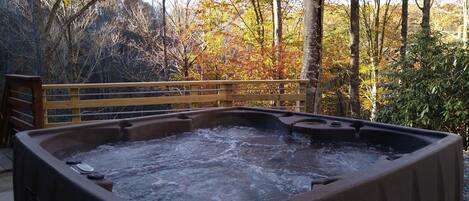 Tina de hidromasaje al aire libre