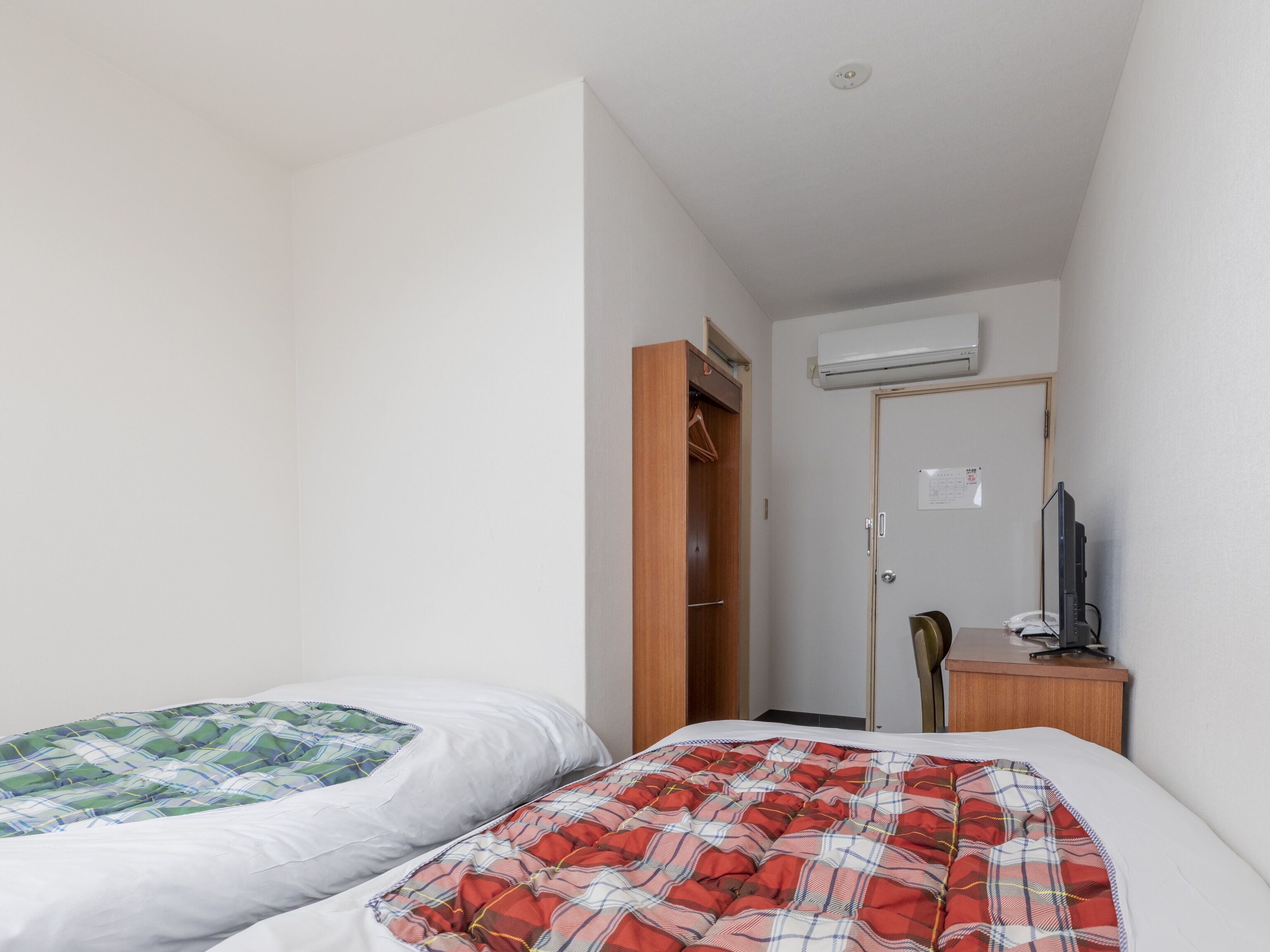 In-room safe, free WiFi, bed sheets