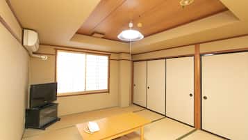 ํธ๋๋์
๋๋ฃธ, ๊ณต์ฉ ์์ค (JPN Style, 3 Guests, Shared Toilet) | ๊ฐ์ค ๋ด ๊ธ๊ณ , ๋ฌด๋ฃ WiFi, ์นจ๋ ์ํธ