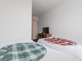 Twin Room | In-room safe, free WiFi, bed sheets