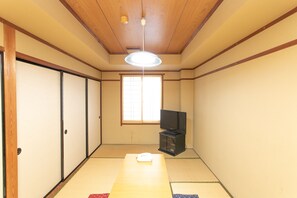 Traditional-Zimmer, Gemeinschaftsbad (JPN Style, 2 Guests, Shared Toilet) | Zimmersafe, kostenloses WLAN, Bettwäsche