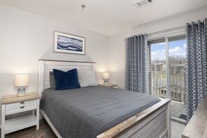 2 bedrooms, iron/ironing board, free WiFi, bed sheets - ⛳*Walk-In* Branson Golf View Condo at Fall Creek⛳ (Branson)