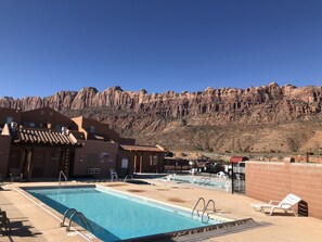 Outdoor pool, a heated pool - Moab Behind the Rocks Retreat - 3B/2.5B- Garage/Pool (Moab)