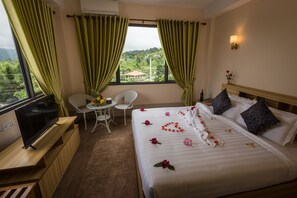 Royal Room | Minibar, in-room safe, desk, iron/ironing board - Mya Taw Win Hotel (Kalaw)