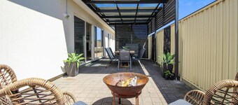 Aldinga Beach Experience - Large Modern Family Home Walking Distance to the Beach and Free WIFI ~ C21