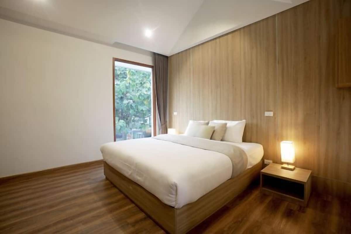 Free minibar, in-room safe, individually decorated, desk