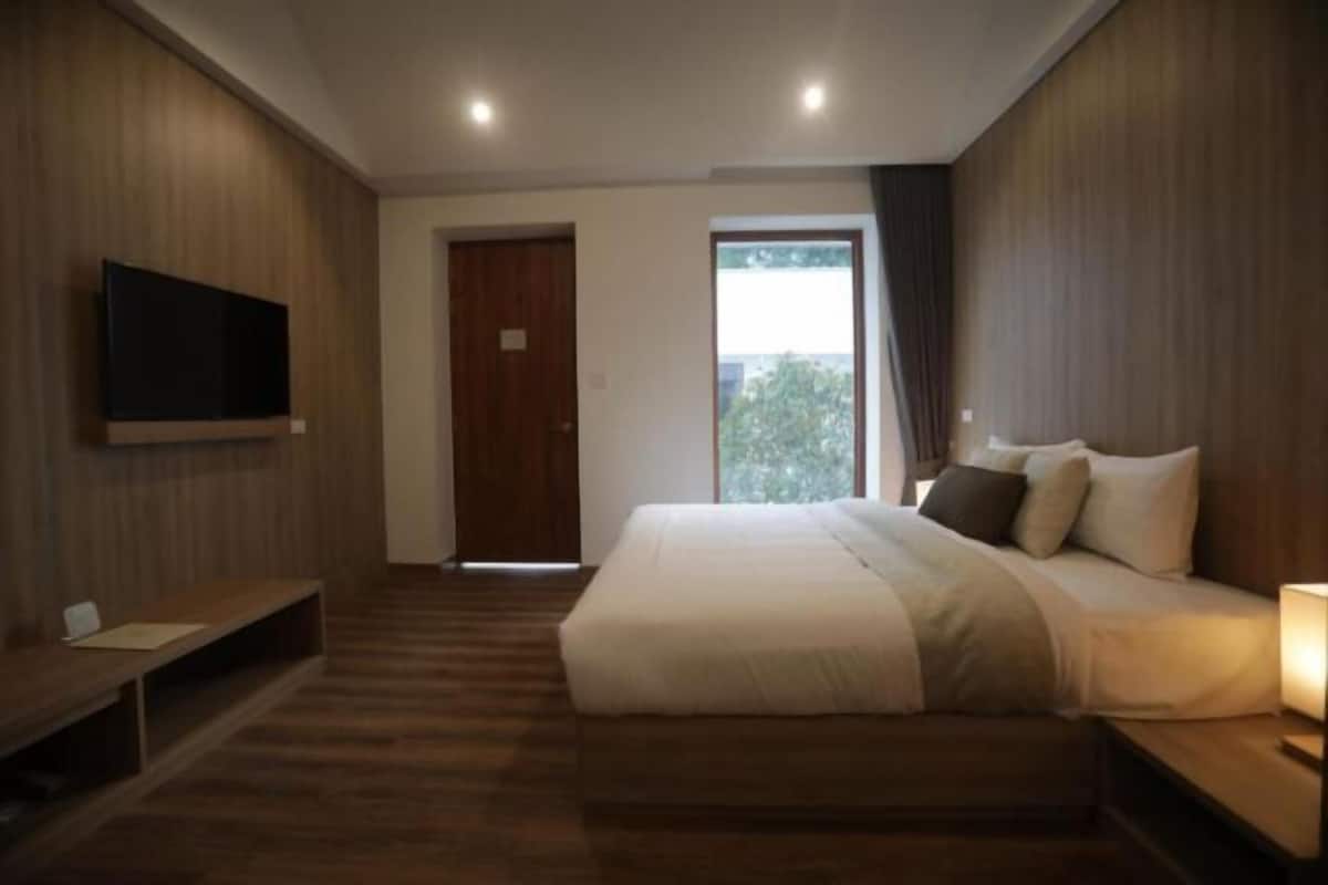 Free minibar, in-room safe, individually decorated, desk